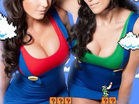 Mario Girls Jessica Nigri and Lindsay Elyse